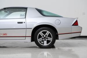 Chevrolet Camaro Z28 IROC-Z 1985 года 